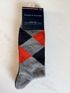 NEW Tommy Hilfiger Men’s 2 pair Pk Socks Gray, Black & Orange Argyle Dress Socks